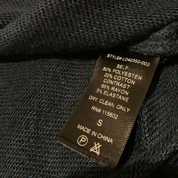 Lush dress with adjustable sleeves. - Picture 10 of 11